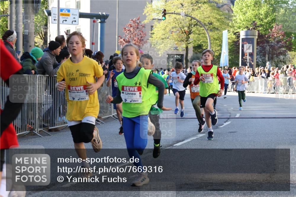 25.04.2025 - Das Zehntel Yannick Fuchs http://msf.ph/oto/7669316 26.04.2025 08:52:05 Ziel 1108, 1122, 1127, 1188, 1418, 1979, 2023, 2029, 2216, 2355, 2364, 2804, 2859, 3063, 3085, 3088, 3160, 3161, 3171, 3212, 3407, 3467, 3822 meine-sportfotos.de