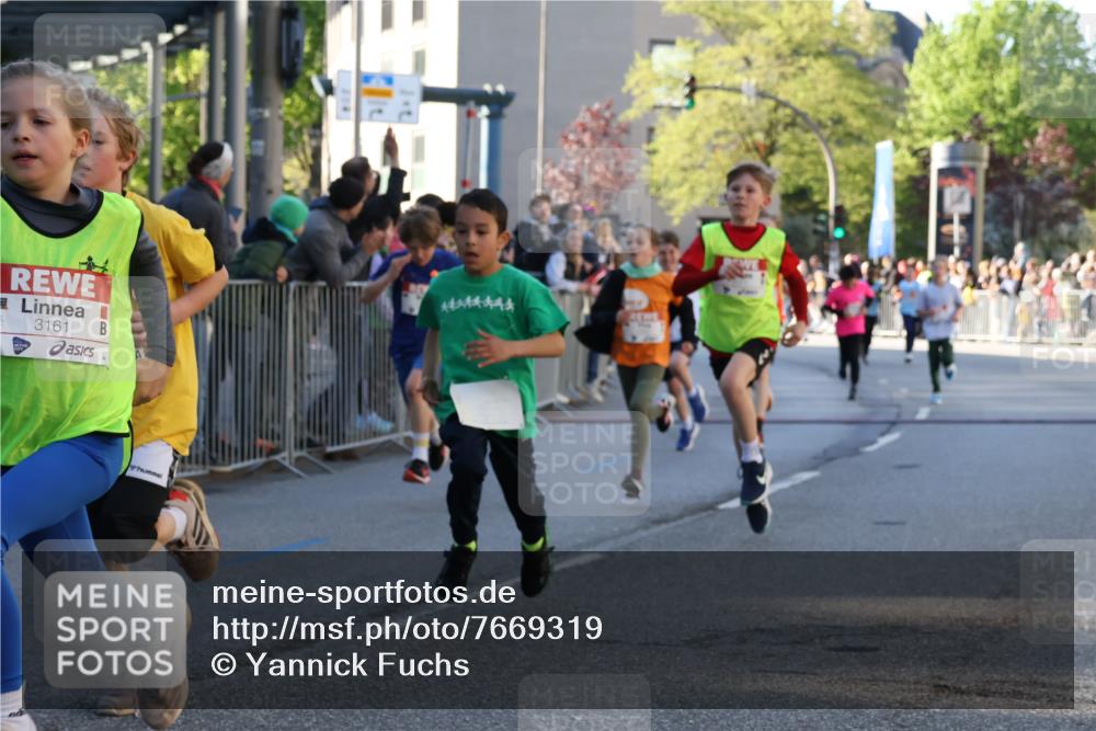 25.04.2025 - Das Zehntel Yannick Fuchs http://msf.ph/oto/7669319 26.04.2025 08:52:06 Ziel 1108, 1122, 1127, 1188, 1418, 1979, 2023, 2029, 2216, 2355, 2364, 2804, 2859, 3063, 3085, 3088, 3160, 3161, 3171, 3407, 3467, 3822 meine-sportfotos.de