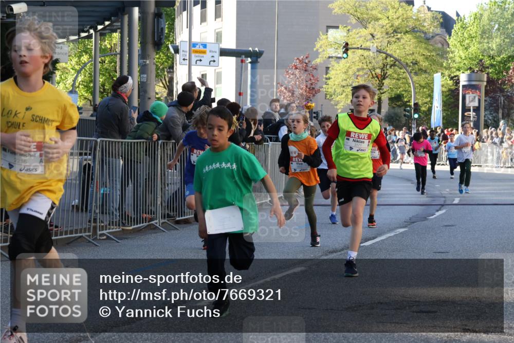 25.04.2025 - Das Zehntel Yannick Fuchs http://msf.ph/oto/7669321 26.04.2025 08:52:06 Ziel 1108, 1122, 1127, 1188, 1418, 1979, 2023, 2029, 2216, 2355, 2364, 2804, 2859, 3063, 3085, 3088, 3160, 3161, 3171, 3407, 3467, 3822 meine-sportfotos.de