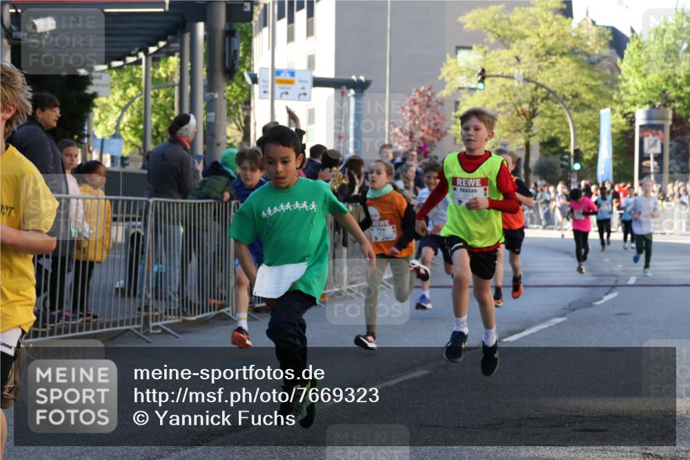 25.04.2025 - Das Zehntel Yannick Fuchs http://msf.ph/oto/7669323 26.04.2025 08:52:06 Ziel 1108, 1122, 1127, 1188, 1418, 1979, 2023, 2029, 2216, 2355, 2364, 2804, 2859, 3063, 3085, 3088, 3160, 3161, 3171, 3407, 3467, 3822 meine-sportfotos.de