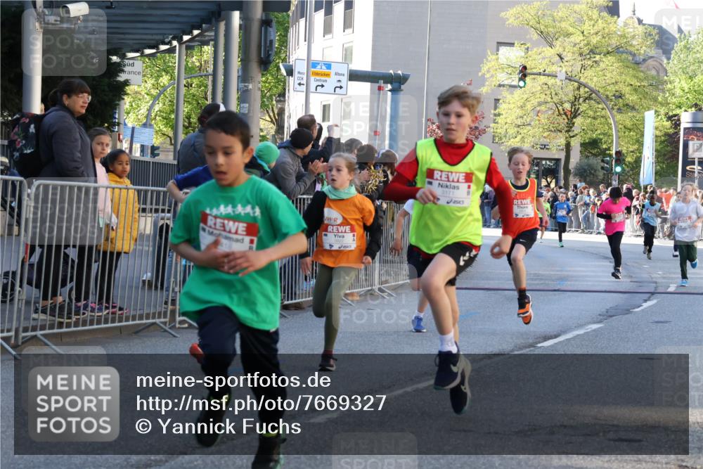 25.04.2025 - Das Zehntel Yannick Fuchs http://msf.ph/oto/7669327 26.04.2025 08:52:07 Ziel 1108, 1122, 1127, 1188, 1418, 1979, 2023, 2029, 2216, 2355, 2364, 2804, 2859, 3063, 3085, 3088, 3160, 3161, 3171, 3467, 3822 meine-sportfotos.de