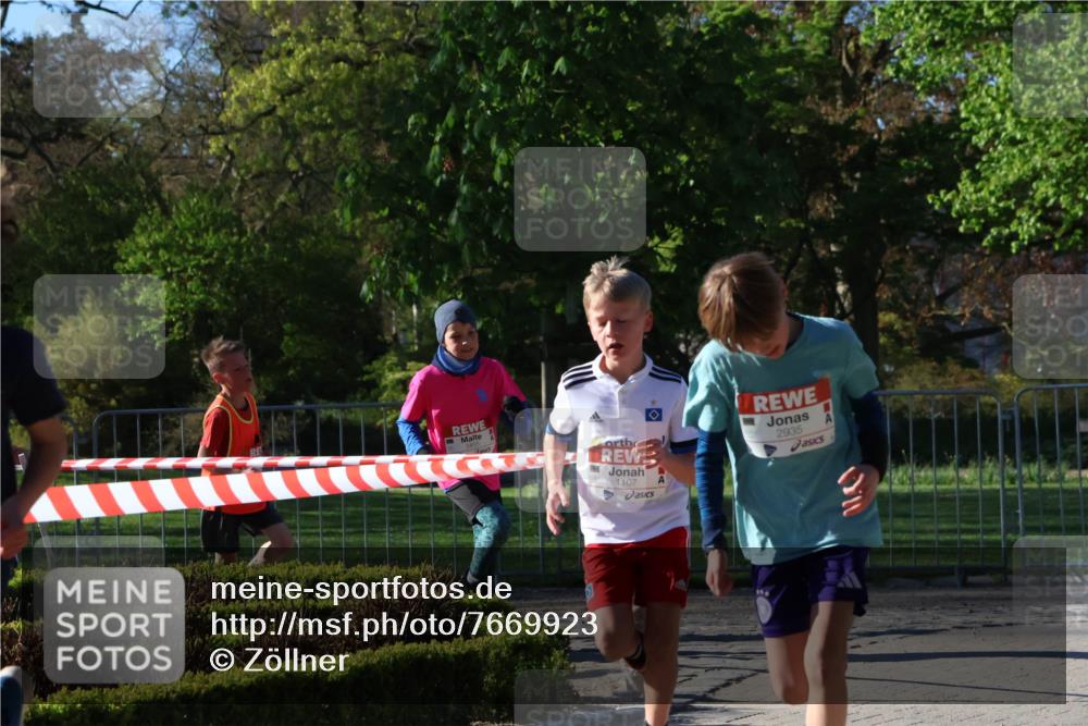 25.04.2025 - Das Zehntel Zöllner http://msf.ph/oto/7669923 26.04.2025 07:40:23 Laufen 1107, 2935 meine-sportfotos.de