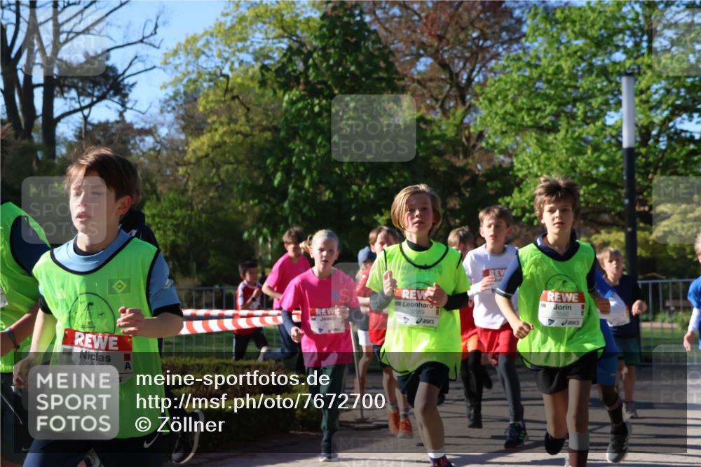 25.04.2025 - Das Zehntel Zöllner http://msf.ph/oto/7672700 26.04.2025 07:41:58 Laufen 3617, 3589, 3592 meine-sportfotos.de