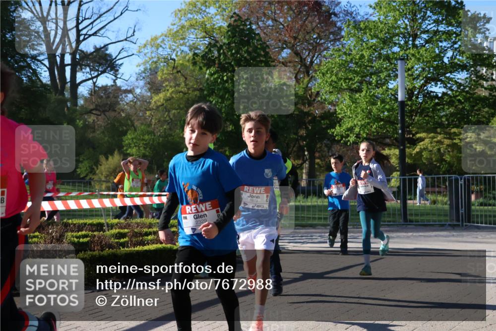 25.04.2025 - Das Zehntel Zöllner http://msf.ph/oto/7672988 26.04.2025 07:42:43 Laufen 2329, 1979 meine-sportfotos.de