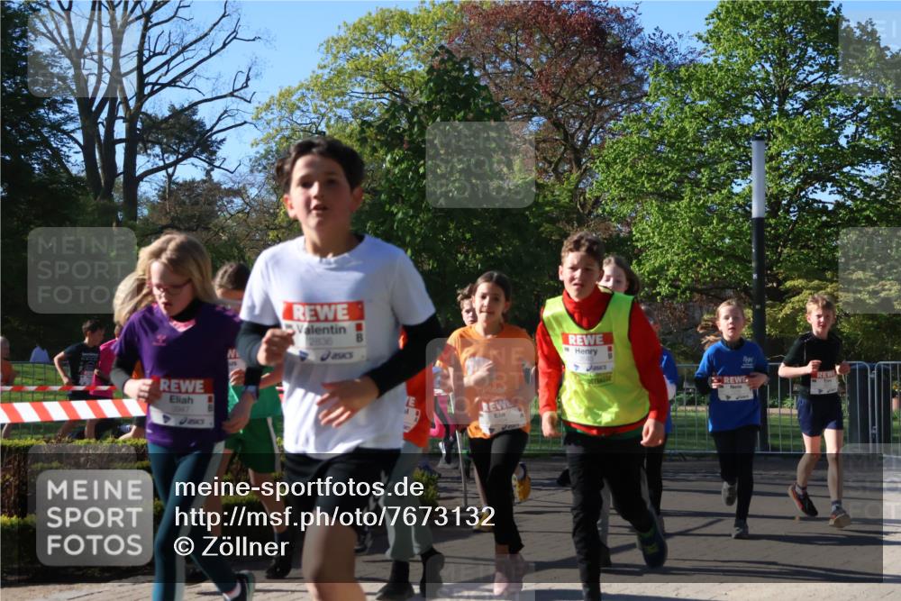 25.04.2025 - Das Zehntel Zöllner http://msf.ph/oto/7673132 26.04.2025 07:43:02 Laufen 3947, 2836 meine-sportfotos.de