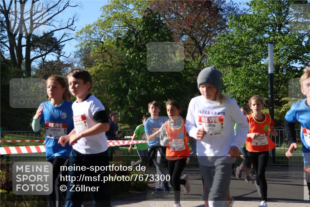 25.04.2025 - Das Zehntel Zöllner http://msf.ph/oto/7673300 26.04.2025 07:43:18 Laufen 1990 meine-sportfotos.de
