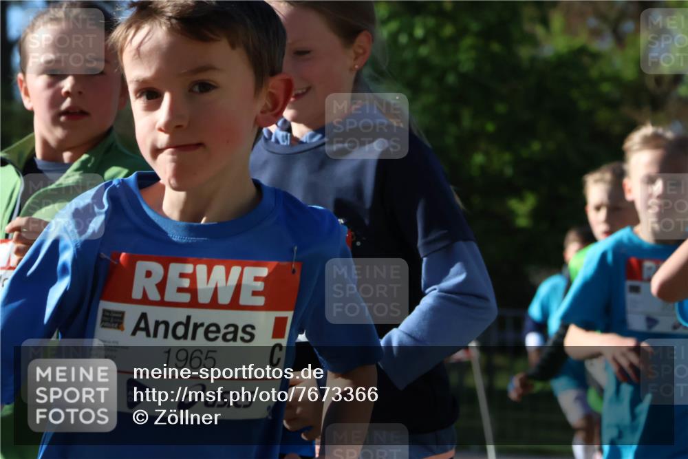25.04.2025 - Das Zehntel Zöllner http://msf.ph/oto/7673366 26.04.2025 07:43:25 Laufen 1965, 1965 meine-sportfotos.de