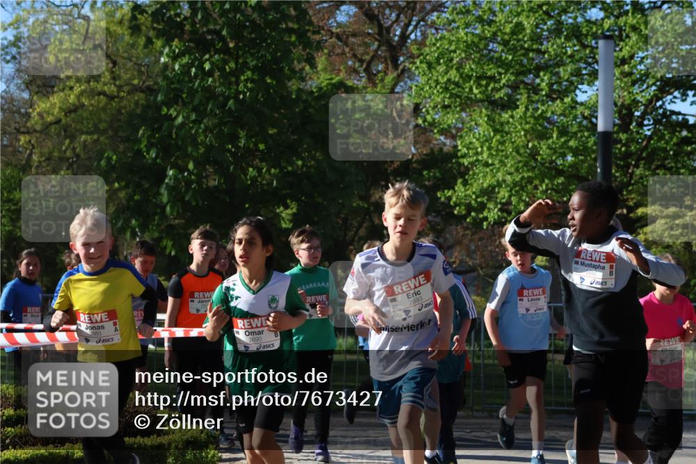 25.04.2025 - Das Zehntel Zöllner http://msf.ph/oto/7673427 26.04.2025 07:43:34 Laufen 3883, 2690, 44444444, 2693, 2692 meine-sportfotos.de