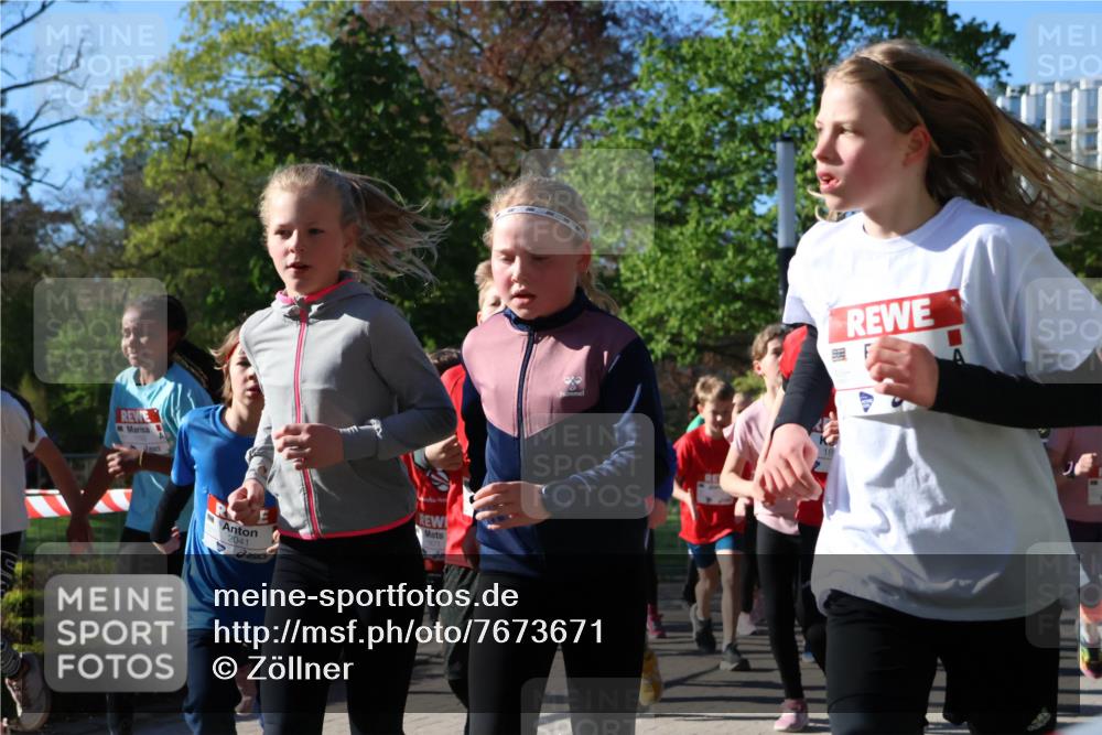 25.04.2025 - Das Zehntel Zöllner http://msf.ph/oto/7673671 26.04.2025 07:44:01 Laufen 2041 meine-sportfotos.de