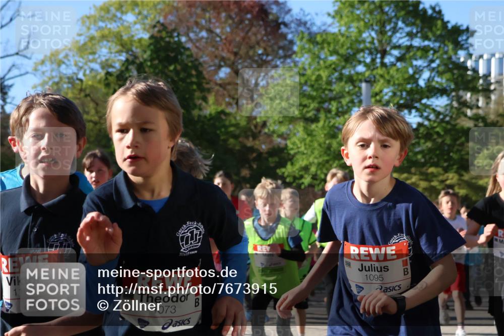 25.04.2025 - Das Zehntel Zöllner http://msf.ph/oto/7673915 26.04.2025 07:44:36 Laufen 1102, 1073, 1073, 1095 meine-sportfotos.de