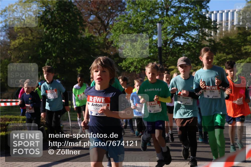 25.04.2025 - Das Zehntel Zöllner http://msf.ph/oto/7674121 26.04.2025 07:45:02 Laufen 1055, 44444444, 1437, 2959, 2974 meine-sportfotos.de