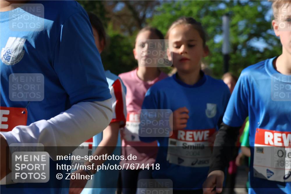 25.04.2025 - Das Zehntel Zöllner http://msf.ph/oto/7674418 26.04.2025 07:45:34 Laufen 2004, 1987 meine-sportfotos.de