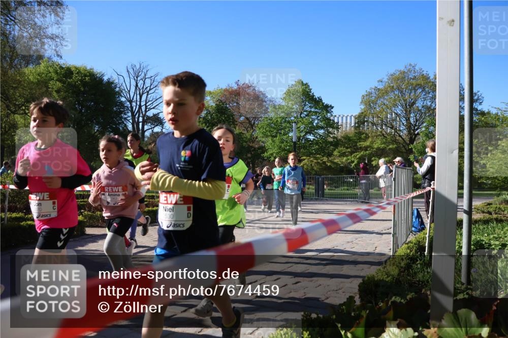 25.04.2025 - Das Zehntel Zöllner http://msf.ph/oto/7674459 26.04.2025 07:45:40 Laufen 370, 2530 meine-sportfotos.de
