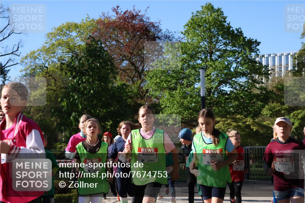25.04.2025 - Das Zehntel Zöllner http://msf.ph/oto/7674753 26.04.2025 07:46:06 Laufen 1550, 1571, 1567, 1269 meine-sportfotos.de