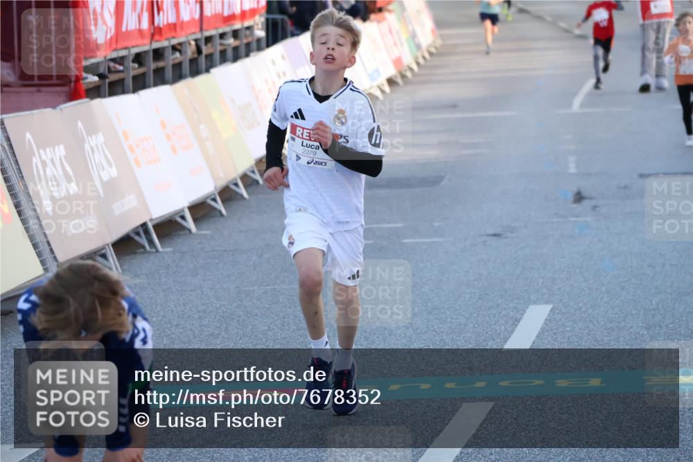 25.04.2025 - Das Zehntel Luisa Fischer http://msf.ph/oto/7678352 26.04.2025 08:48:54 Ziel 2379, 2715, 3823 meine-sportfotos.de
