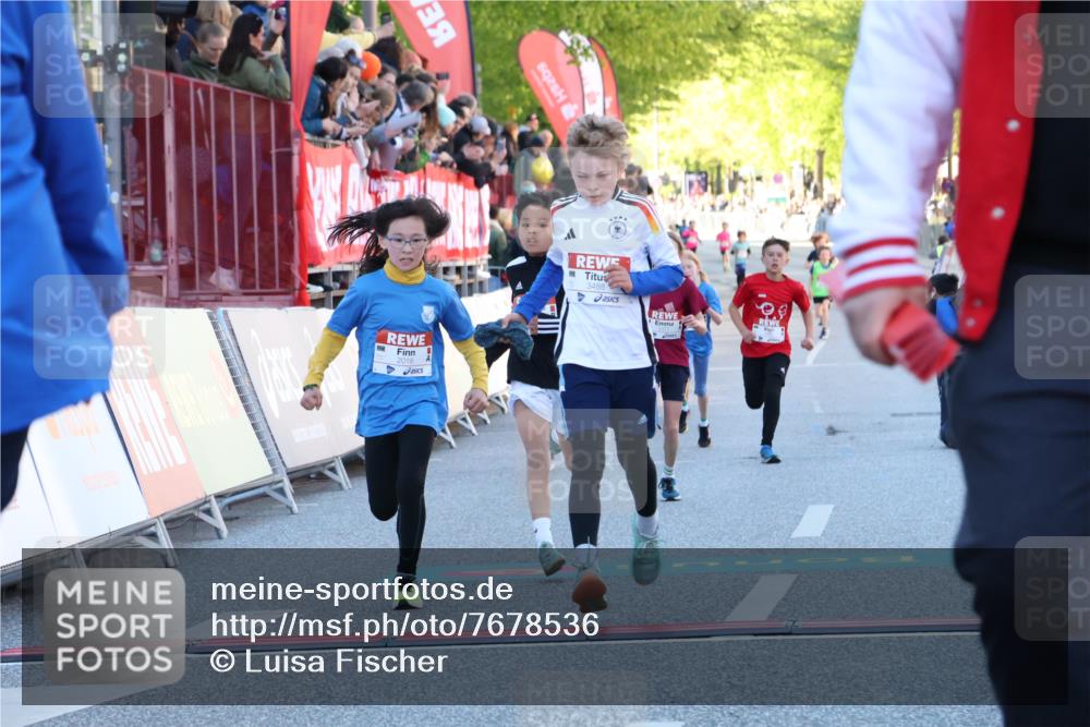 25.04.2025 - Das Zehntel Luisa Fischer http://msf.ph/oto/7678536 26.04.2025 08:49:52 Ziel 1945, 2018, 2021, 2377, 2513, 2696, 3488, 3613 meine-sportfotos.de