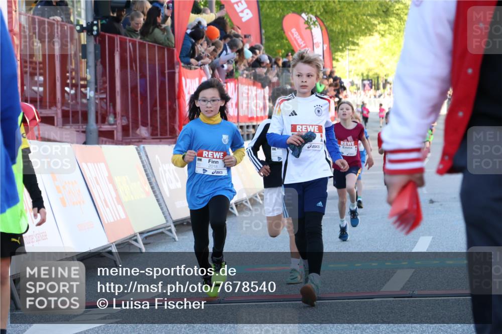 25.04.2025 - Das Zehntel Luisa Fischer http://msf.ph/oto/7678540 26.04.2025 08:49:53 Ziel 1945, 2018, 2021, 2377, 2513, 2696, 3488, 3613 meine-sportfotos.de