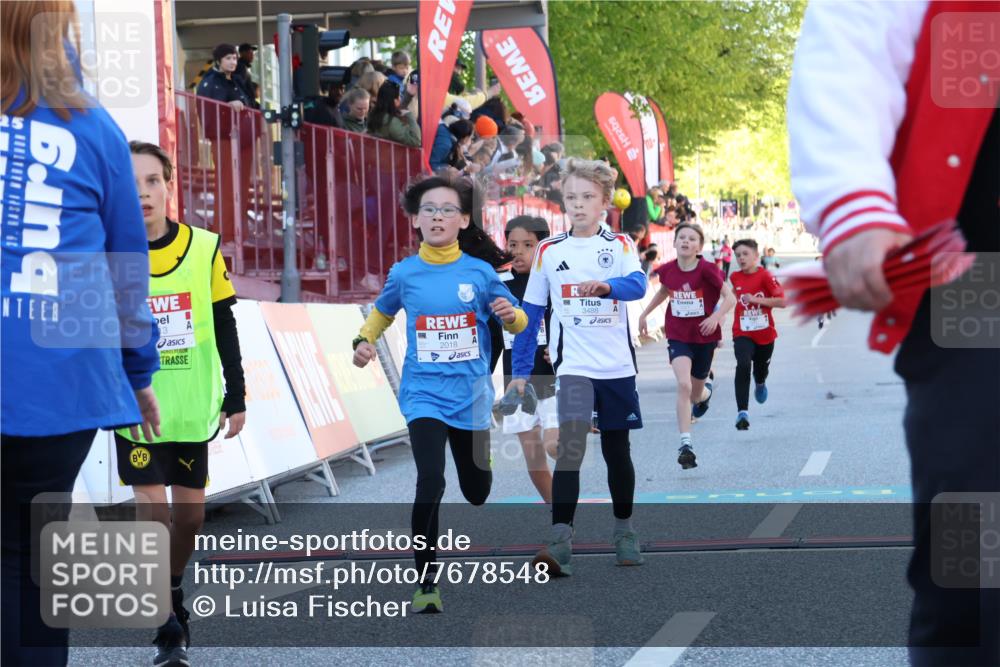 25.04.2025 - Das Zehntel Luisa Fischer http://msf.ph/oto/7678548 26.04.2025 08:49:53 Ziel 1945, 2018, 2021, 2377, 2513, 2696, 3488, 3613 meine-sportfotos.de