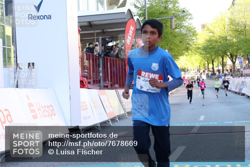 25.04.2025 - Das Zehntel Luisa Fischer http://msf.ph/oto/7678669 26.04.2025 08:50:36 Ziel 1750, 2014, 2363, 2637, 2739 meine-sportfotos.de