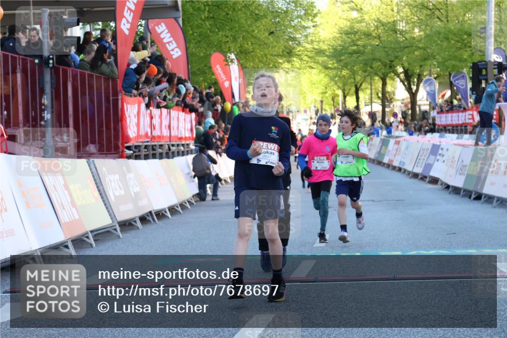 25.04.2025 - Das Zehntel Luisa Fischer http://msf.ph/oto/7678697 26.04.2025 08:50:44 Ziel 1549, 1750, 2363, 2637, 2728, 2739, 3455 meine-sportfotos.de