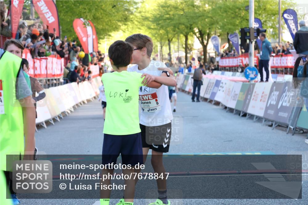 25.04.2025 - Das Zehntel Luisa Fischer http://msf.ph/oto/7678847 26.04.2025 08:51:27 Ziel 1473, 1476, 2156, 2166, 2321, 2643, 2711, 2731, 2840, 2852, 2903, 2920, 2935, 3214 meine-sportfotos.de