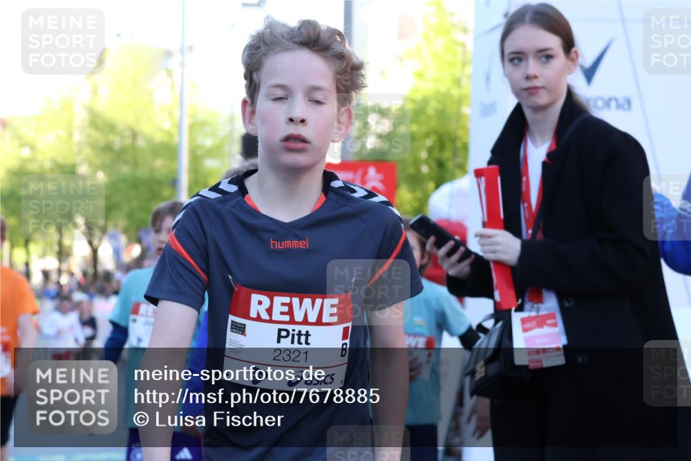 25.04.2025 - Das Zehntel Luisa Fischer http://msf.ph/oto/7678885 26.04.2025 08:51:40 Ziel 1087, 1114, 1484, 1748, 2325, 2392, 2474, 2709, 2718, 2734, 2778, 2827, 3231, 3782, 3865 meine-sportfotos.de
