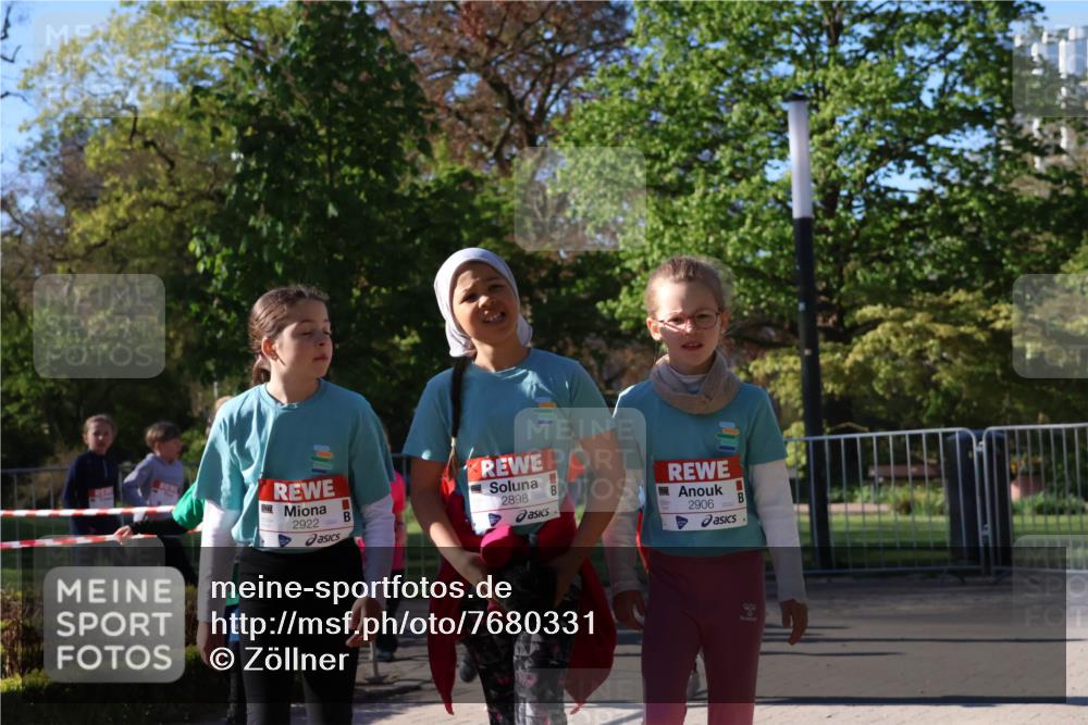 25.04.2025 - Das Zehntel Zöllner http://msf.ph/oto/7680331 26.04.2025 07:51:06 Laufen 2922, 2898, 2906 meine-sportfotos.de