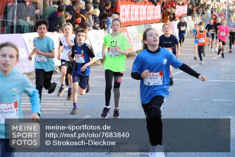 25.04.2025 - Das Zehntel Strokosch-Dieckow http://msf.ph/oto/7683840 26.04.2025 08:52:06 Ziel 1113, 1171, 1177, 1546, 1621, 1757, 1943, 2010, 2213, 2348, 2481, 2505, 2621, 2644, 2684, 2700, 2779, 2848, 2853, 2907, 2960, 2975, 3049, 3066, 3188, 3486, 3538, 3856, 3873, 3877, 1017, 1018, 1250, 1279, 1282, 1286, 1840, 2161, 2320, 2671, 3190, 3241, 3336, 3352, 3421, 3675, 3807, 4015, 4040, 4053 meine-sportfotos.de