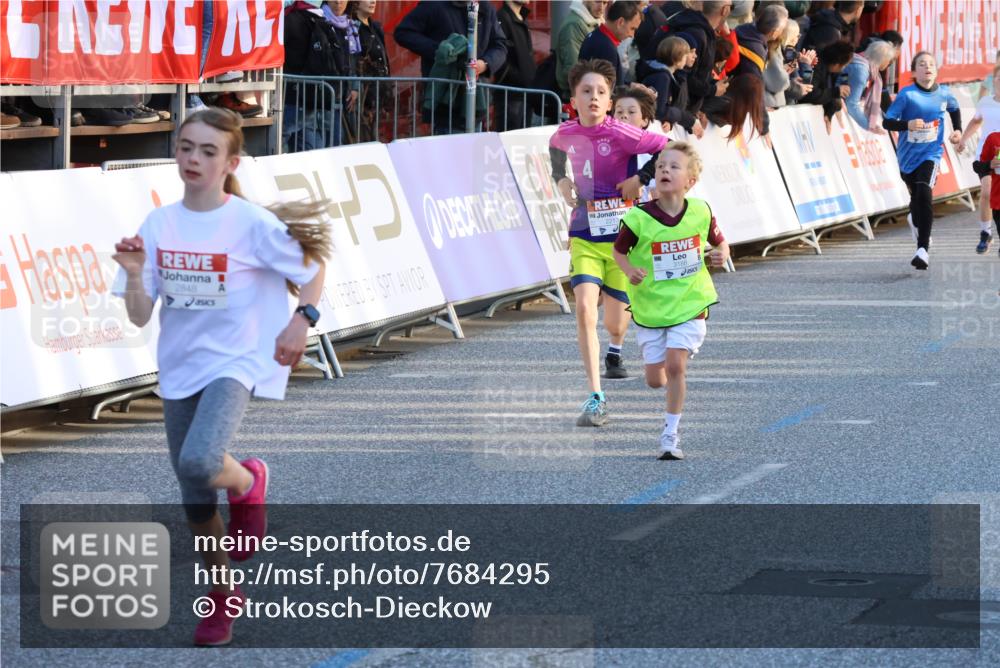 25.04.2025 - Das Zehntel Strokosch-Dieckow http://msf.ph/oto/7684295 26.04.2025 08:52:01 Ziel 1177, 1488, 1546, 1757, 1943, 2010, 2213, 2309, 2348, 2505, 2621, 2644, 2684, 2700, 2779, 2848, 2853, 2907, 2914, 2960, 2975, 3049, 3066, 3099, 3188, 3415, 3538, 3877, 1017, 2066, 2149, 2320, 2671, 2761, 3229, 3332, 3352, 3382, 3407, 3570, 3921, 4015 meine-sportfotos.de