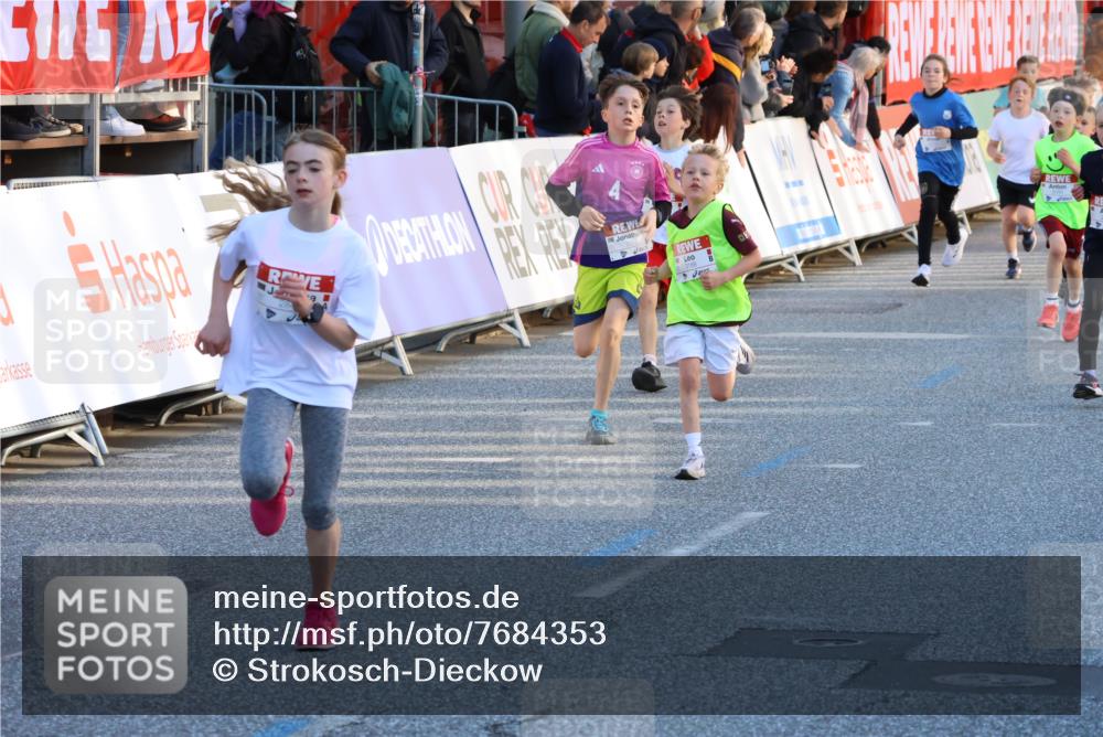 25.04.2025 - Das Zehntel Strokosch-Dieckow http://msf.ph/oto/7684353 26.04.2025 08:52:00 Ziel 1177, 1488, 1546, 1757, 1943, 2010, 2213, 2309, 2348, 2505, 2621, 2644, 2684, 2700, 2779, 2848, 2853, 2907, 2914, 2919, 2960, 2975, 3049, 3066, 3097, 3099, 3188, 3415, 3877, 2066, 2149, 2312, 2320, 2671, 2761, 2894, 3229, 3332, 3352, 3382, 3407, 3570, 3921, 4015 meine-sportfotos.de