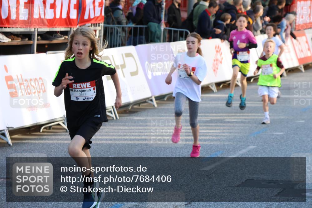 25.04.2025 - Das Zehntel Strokosch-Dieckow http://msf.ph/oto/7684406 26.04.2025 08:52:00 Ziel 1177, 1488, 1546, 1757, 1943, 2010, 2213, 2309, 2348, 2505, 2621, 2644, 2684, 2700, 2779, 2848, 2853, 2907, 2914, 2919, 2960, 2975, 3049, 3066, 3097, 3099, 3188, 3415, 3877, 2066, 2149, 2312, 2320, 2671, 2761, 2894, 3229, 3332, 3352, 3382, 3407, 3570, 3921, 4015 meine-sportfotos.de
