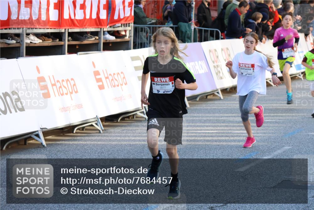 25.04.2025 - Das Zehntel Strokosch-Dieckow http://msf.ph/oto/7684457 26.04.2025 08:52:00 Ziel 1177, 1488, 1546, 1757, 1943, 2010, 2213, 2309, 2348, 2505, 2621, 2644, 2684, 2700, 2779, 2848, 2853, 2907, 2914, 2919, 2960, 2975, 3049, 3066, 3097, 3099, 3188, 3415, 3877, 2066, 2149, 2312, 2320, 2671, 2761, 2894, 3229, 3332, 3352, 3382, 3407, 3570, 3921, 4015 meine-sportfotos.de