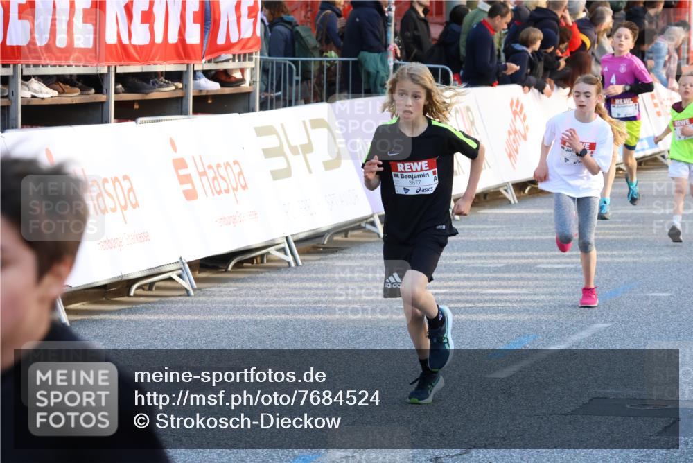 25.04.2025 - Das Zehntel Strokosch-Dieckow http://msf.ph/oto/7684524 26.04.2025 08:51:59 Ziel 1177, 1488, 1546, 1757, 1943, 2010, 2213, 2309, 2348, 2505, 2621, 2644, 2684, 2700, 2848, 2853, 2907, 2914, 2919, 2960, 3049, 3066, 3097, 3099, 3188, 3415, 3877, 2066, 2149, 2162, 2312, 2320, 2338, 2761, 2894, 3229, 3332, 3382, 3407, 3570, 3921, 4015 meine-sportfotos.de