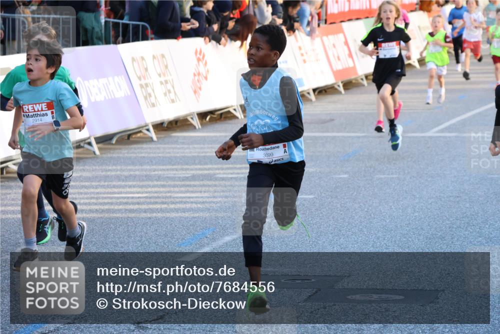 25.04.2025 - Das Zehntel Strokosch-Dieckow http://msf.ph/oto/7684556 26.04.2025 08:51:57 Ziel 1177, 1488, 1546, 1757, 1943, 2010, 2213, 2309, 2348, 2621, 2684, 2848, 2853, 2907, 2914, 2919, 2960, 3049, 3097, 3099, 3188, 3415, 3808, 3877, 2066, 2149, 2162, 2312, 2338, 2616, 2761, 2894, 3229, 3332, 3382, 3407, 3570, 3921, 3933, 3978 meine-sportfotos.de