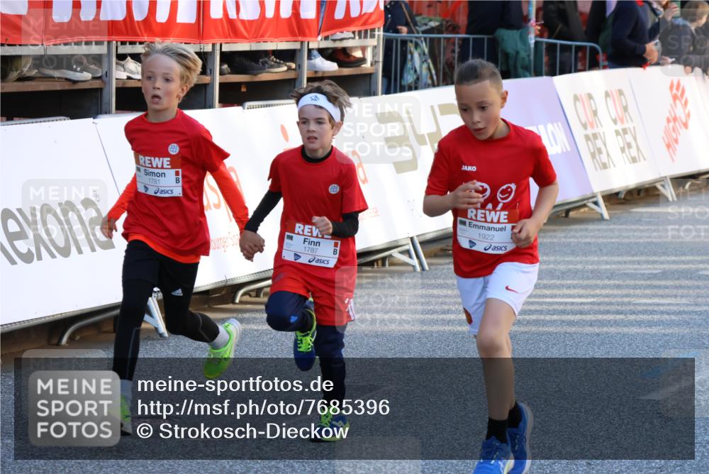 25.04.2025 - Das Zehntel Strokosch-Dieckow http://msf.ph/oto/7685396 26.04.2025 08:51:46 Ziel 1080, 1087, 1781, 1787, 1922, 2356, 2667, 2672, 2718, 2795, 2827, 2832, 2914, 2919, 3040, 3097, 3415, 3710, 3808, 1197, 1542, 1729, 1739, 1888, 2169, 2598, 2624, 2656, 2800, 2820, 3097, 3215, 3260, 3330, 3627 meine-sportfotos.de