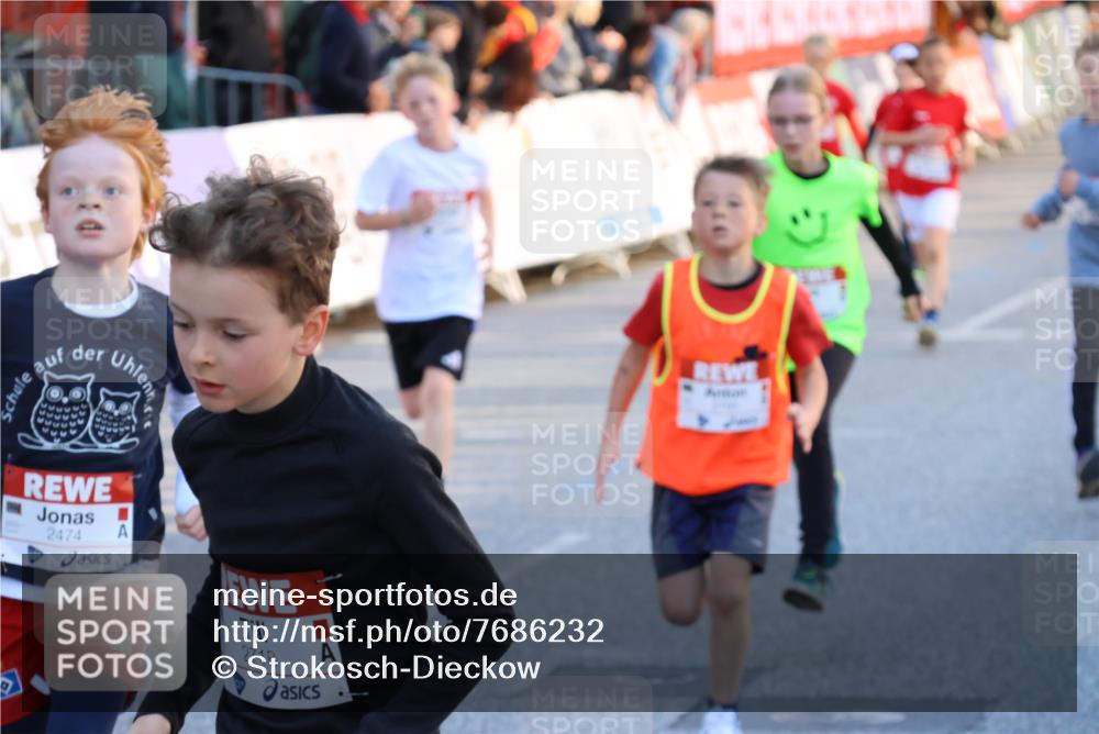 25.04.2025 - Das Zehntel Strokosch-Dieckow http://msf.ph/oto/7686232 26.04.2025 08:51:42 Ziel 1080, 1087, 1484, 1748, 1781, 1787, 1922, 2356, 2392, 2474, 2667, 2672, 2709, 2718, 2778, 2795, 2827, 2832, 3040, 3231, 3710, 3808, 3865, 1197, 1284, 1542, 1729, 1731, 1739, 1888, 1987, 2656, 2806, 2820, 3215, 3260, 3330, 3627 meine-sportfotos.de