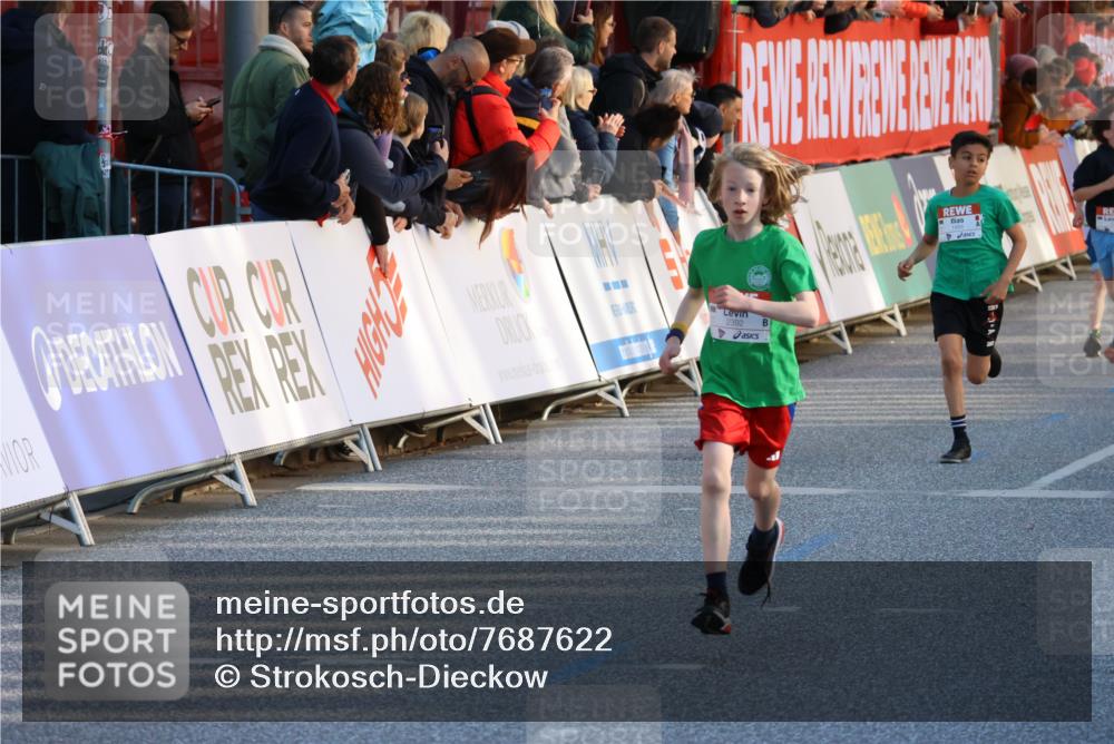 25.04.2025 - Das Zehntel Strokosch-Dieckow http://msf.ph/oto/7687622 26.04.2025 08:51:32 Ziel 1080, 1087, 1114, 1484, 1748, 2325, 2356, 2392, 2474, 2709, 2718, 2731, 2734, 2778, 2827, 2832, 3040, 3231, 3782, 3865, 1125, 1185, 1200, 1212, 1523, 1723, 2751, 3178, 3261, 3303, 3309, 3690, 3843, 3967 meine-sportfotos.de