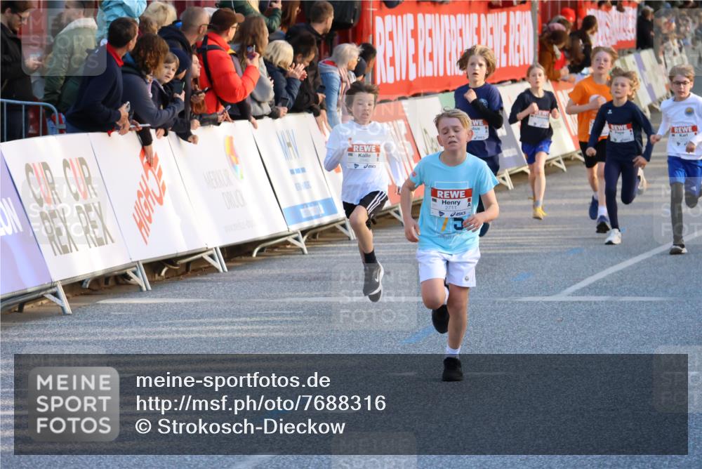 25.04.2025 - Das Zehntel Strokosch-Dieckow http://msf.ph/oto/7688316 26.04.2025 08:51:23 Ziel 1114, 1473, 2156, 2321, 2325, 2643, 2711, 2731, 2734, 2840, 2852, 2935, 3782, 1027, 1325, 1584, 1699, 1719, 2032, 2344, 2946, 3117, 3182, 3244, 3248, 3509, 3535, 4011 meine-sportfotos.de