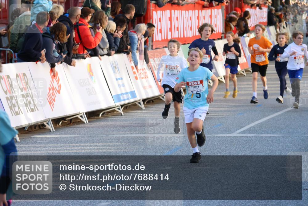 25.04.2025 - Das Zehntel Strokosch-Dieckow http://msf.ph/oto/7688414 26.04.2025 08:51:23 Ziel 1114, 1473, 2156, 2321, 2325, 2643, 2711, 2731, 2734, 2840, 2852, 2935, 3782, 1027, 1325, 1584, 1699, 1719, 2032, 2344, 2946, 3117, 3182, 3244, 3248, 3509, 3535, 4011 meine-sportfotos.de