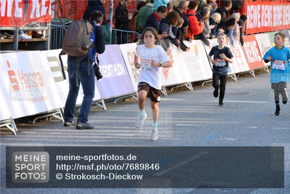 25.04.2025 - Das Zehntel Strokosch-Dieckow http://msf.ph/oto/7689846 26.04.2025 08:50:59 Ziel 1283, 1458, 1884, 2098, 2103, 2349, 2397, 2492, 2517, 2849, 3445, 3520, 3527, 3528, 3774, 3812, 3849, 3872, 1577, 1764, 1882, 1884, 2302, 2329, 2334, 2726, 2731, 2812, 2994, 3359, 3607, 3701, 3824 meine-sportfotos.de
