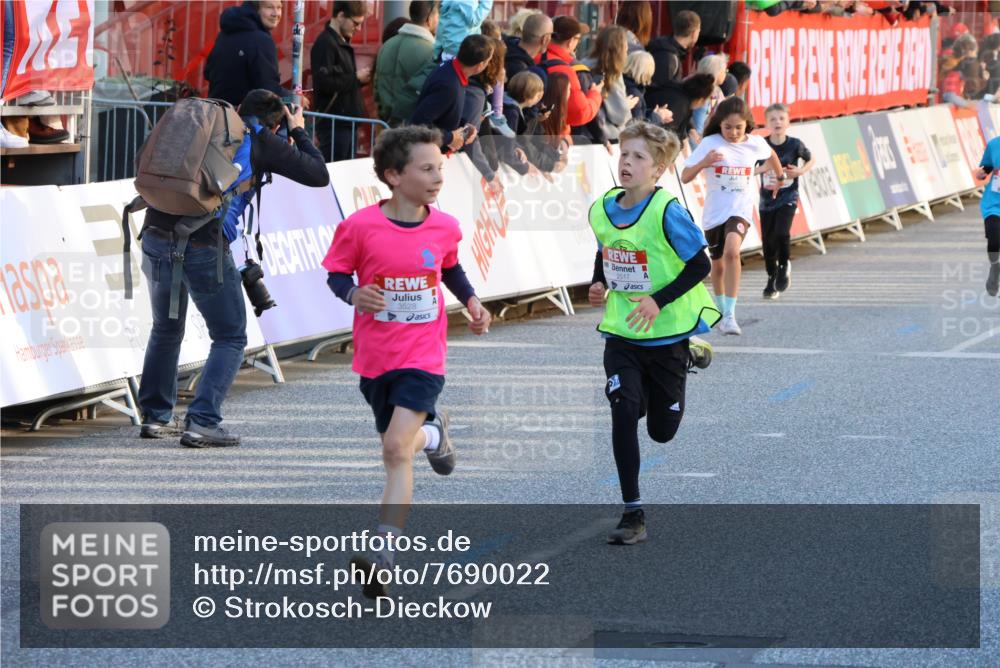 25.04.2025 - Das Zehntel Strokosch-Dieckow http://msf.ph/oto/7690022 26.04.2025 08:50:57 Ziel 1283, 1458, 1884, 2098, 2103, 2349, 2397, 2492, 2517, 2849, 2874, 3233, 3520, 3527, 3528, 3774, 3812, 3849, 3872, 1577, 1882, 1884, 1889, 2302, 2329, 2334, 2726, 2812, 2994, 3359, 3564, 3701, 3824, 3829 meine-sportfotos.de