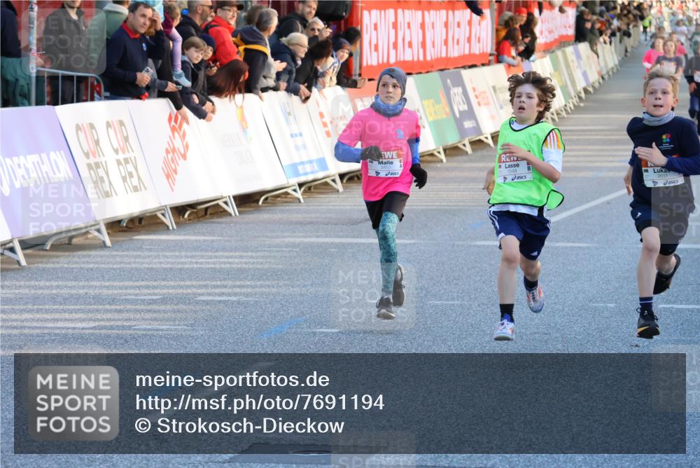 25.04.2025 - Das Zehntel Strokosch-Dieckow http://msf.ph/oto/7691194 26.04.2025 08:50:37 Ziel 1549, 1750, 2363, 2637, 2655, 2728, 2739, 3455, 1295, 2647, 3370, 3569, 3597, 3621, 3835, 4059 meine-sportfotos.de