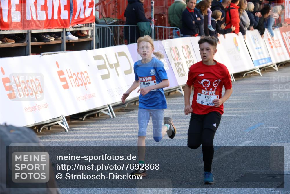 25.04.2025 - Das Zehntel Strokosch-Dieckow http://msf.ph/oto/7692868 26.04.2025 08:49:51 Ziel 1537, 1945, 2018, 2021, 2377, 2513, 2696, 1199, 1327, 2276, 2321, 2993, 3103, 3221, 3233, 3250, 3716, 3976 meine-sportfotos.de