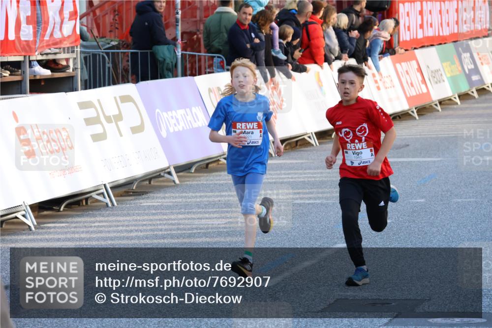 25.04.2025 - Das Zehntel Strokosch-Dieckow http://msf.ph/oto/7692907 26.04.2025 08:49:50 Ziel 1537, 1945, 2018, 2021, 2377, 2513, 2696, 3488, 1199, 1786, 2276, 2321, 2324, 2993, 3044, 3103, 3221, 3233, 3250, 3716, 3976 meine-sportfotos.de