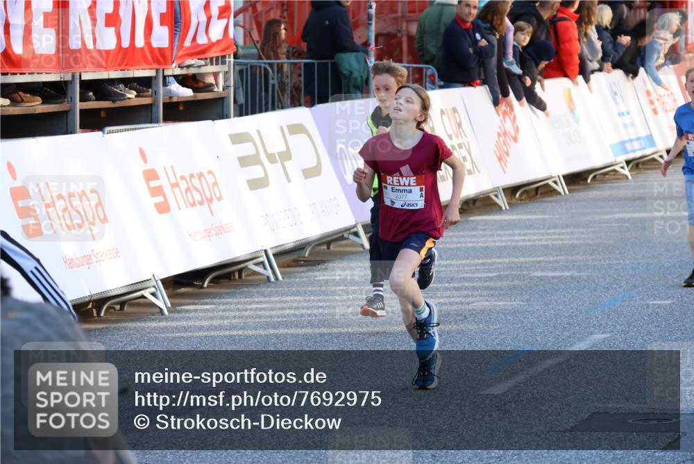 25.04.2025 - Das Zehntel Strokosch-Dieckow http://msf.ph/oto/7692975 26.04.2025 08:49:49 Ziel 1945, 2018, 2021, 2377, 2513, 2696, 3488, 1199, 1786, 1799, 2276, 2321, 2324, 2993, 3044, 3103, 3221, 3233, 3250, 3716, 3976 meine-sportfotos.de