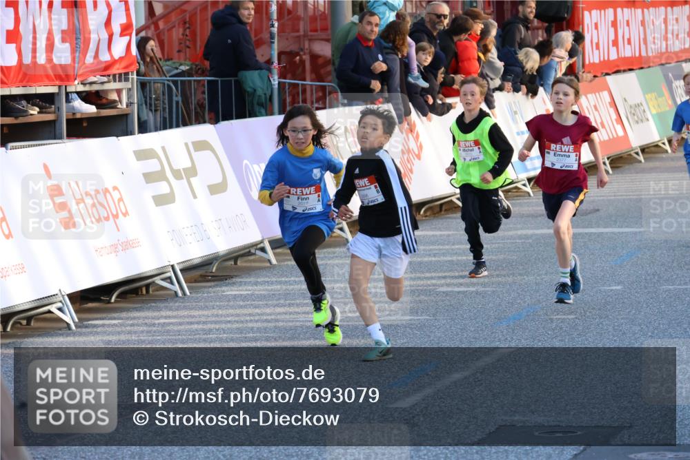 25.04.2025 - Das Zehntel Strokosch-Dieckow http://msf.ph/oto/7693079 26.04.2025 08:49:48 Ziel 1945, 2018, 2021, 2377, 2513, 2696, 3488, 1199, 1786, 1799, 2276, 2309, 2321, 2324, 2993, 3044, 3103, 3221, 3233, 3250, 3716, 3976 meine-sportfotos.de