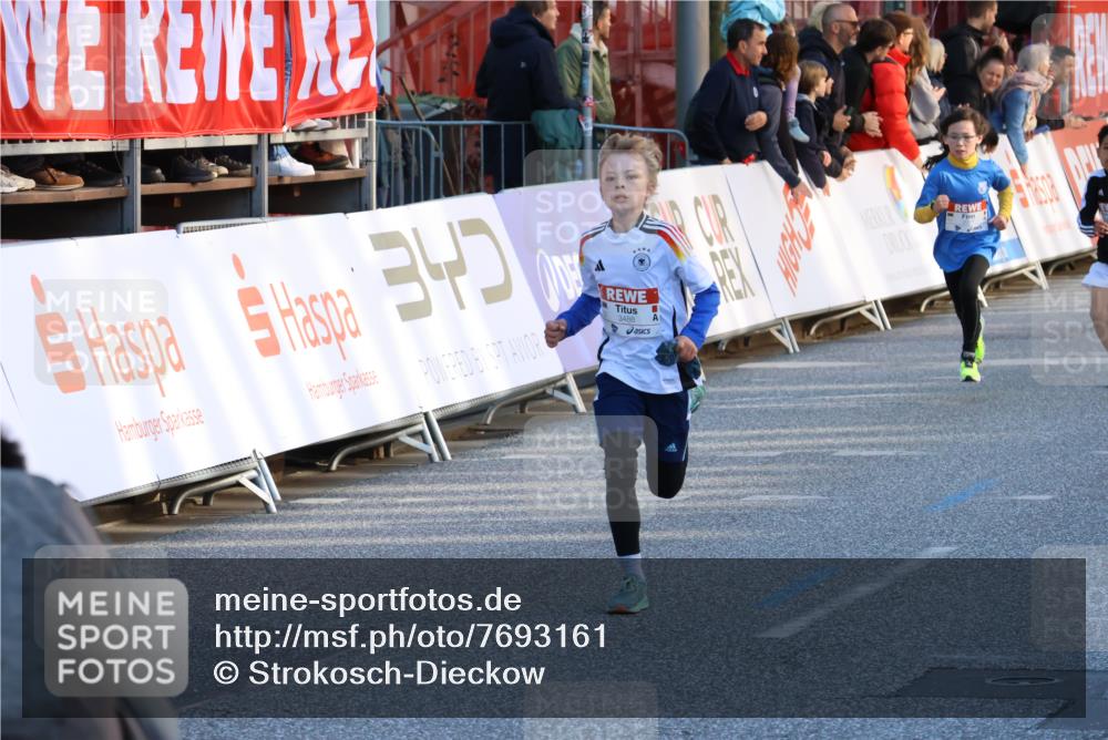 25.04.2025 - Das Zehntel Strokosch-Dieckow http://msf.ph/oto/7693161 26.04.2025 08:49:46 Ziel 1945, 2018, 2021, 2377, 2513, 2696, 3488, 3613, 1786, 1799, 1885, 2263, 2309, 2321, 2324, 2993, 3044, 3103, 3212, 3221, 3233, 3250, 3971 meine-sportfotos.de