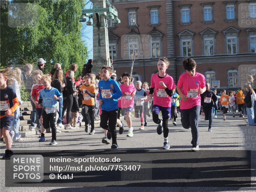 25.04.2025 - Das Zehntel KatJ http://msf.ph/oto/7753407 26.04.2025 08:51:19 Laufen 3053, 3499, 55 meine-sportfotos.de