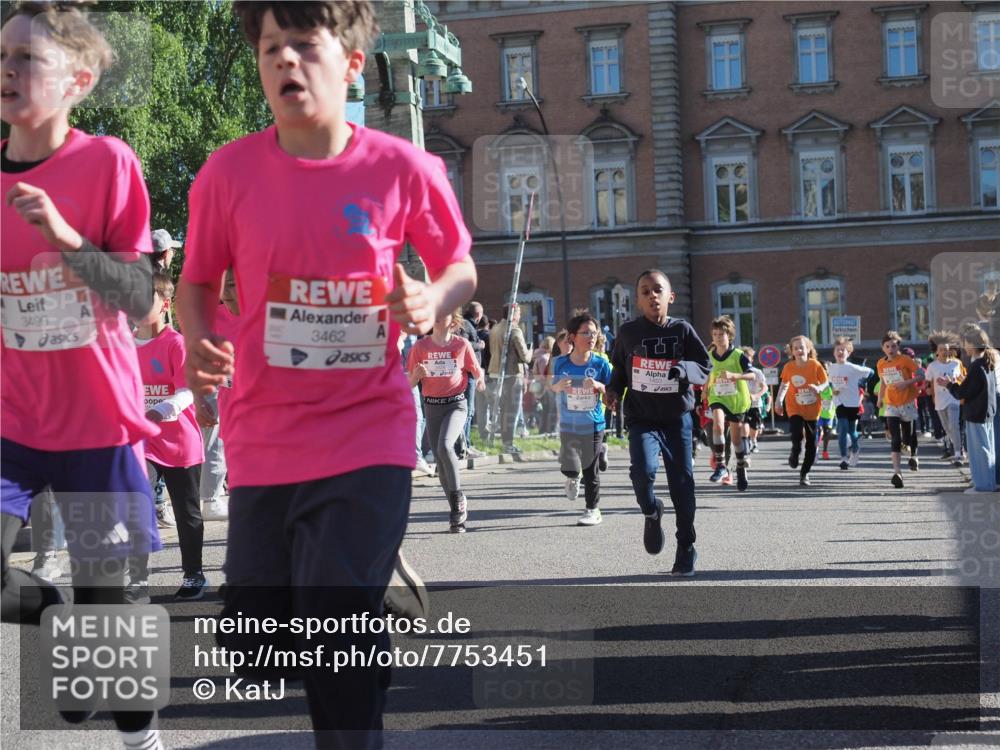 25.04.2025 - Das Zehntel KatJ http://msf.ph/oto/7753451 26.04.2025 08:51:20 Laufen 3499, 3462 meine-sportfotos.de