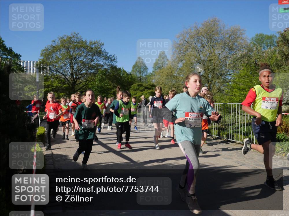 25.04.2025 - Das Zehntel Zöllner http://msf.ph/oto/7753744 26.04.2025 08:44:44 Laufen 2954, 196 meine-sportfotos.de